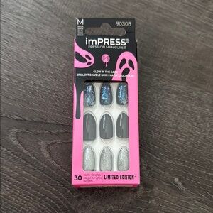 imPRESS GLOW IN THE DARK Halloween Almond Shape Nails